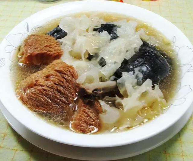 胡萝卜玉米花胶 2026年红萝卜玉米花胶排骨汤的做法