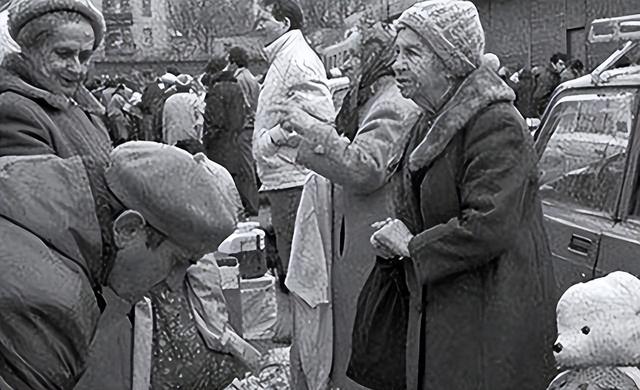 俄罗斯已经四次把土地归还给中国了，到现在我们一共收回了多少？