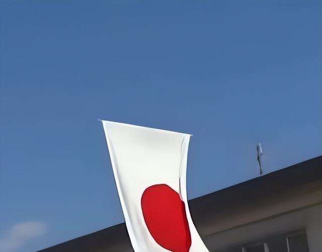 高市还没道歉，中日又出现新争端，日本通知中国，必须解释一件事