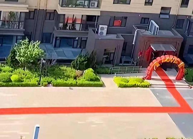 跳楼新娘遗书曝光：并不想死，提了5次钱，邻居可怜，化妆师吓哭