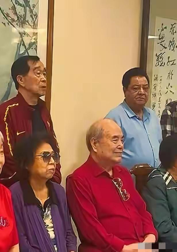 相声界泰斗北京聚会，李国盛坐C位，李金斗 赵炎 石富宽站二排