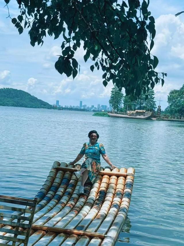 湖北行之三 ：武汉东湖 | 作者 卢秀莲