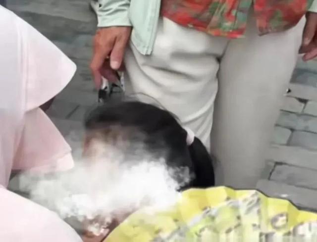 凌晨3点看升旗孩子哭着要回家：旅行变成KPI，还有什么意义？