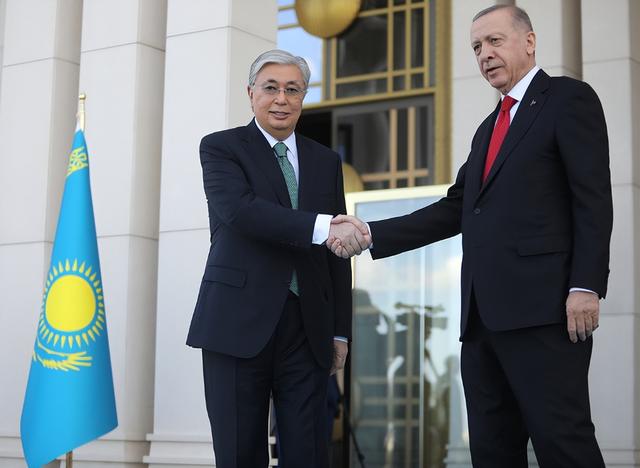 又一个乌克兰！全面去俄化，不准再叫将军，只能叫突厥军衔