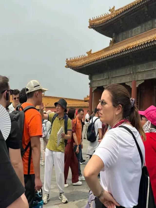 大量日本游客涌入北京，打着旅游幌子不去旅游不吃美食，为啥来？