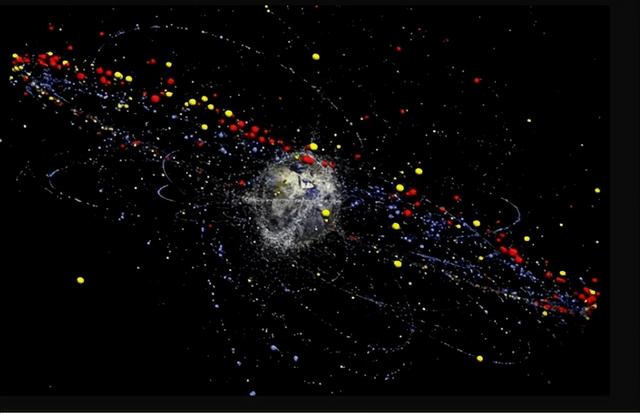 神舟二十号航天员返航因碎片风险紧急推迟，美军武器逼近太空