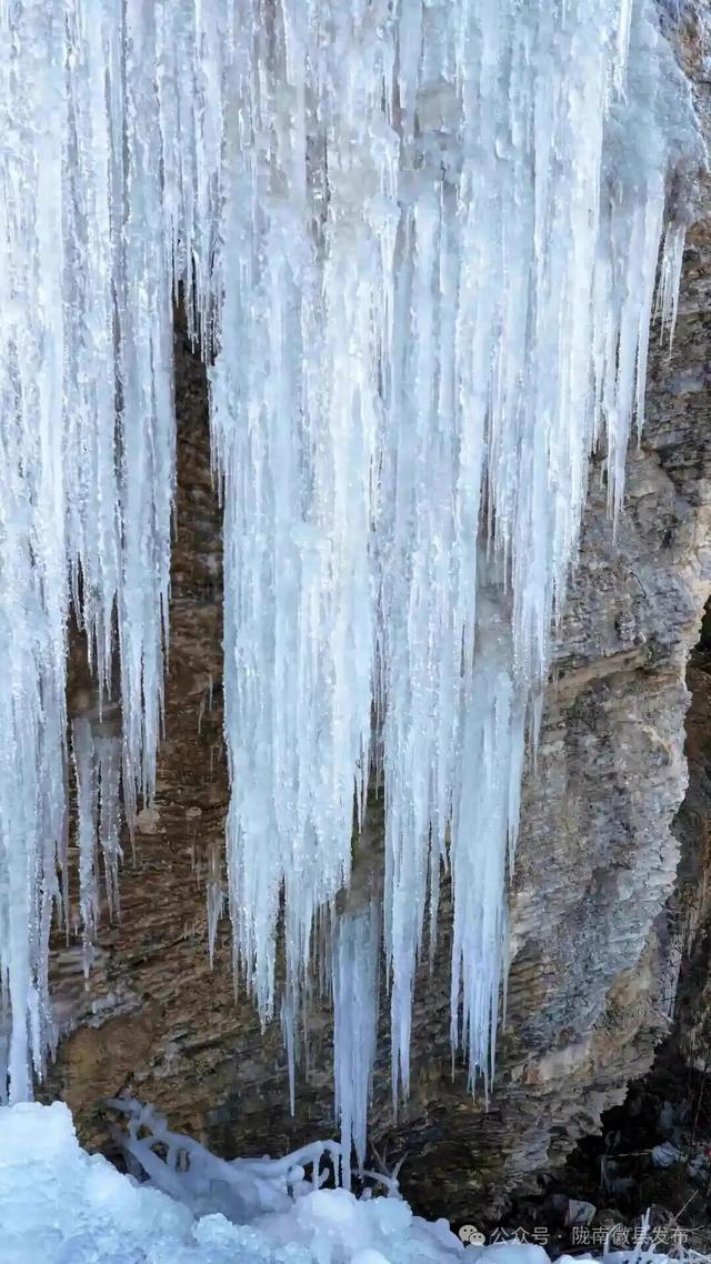 陇南，在冰瀑与雪野之间。