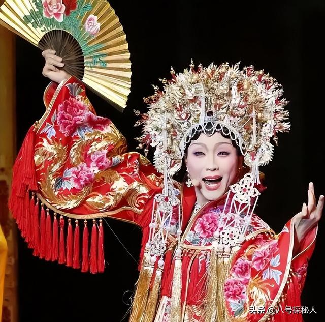 善恶终有报！47岁“跌落神坛”的李玉刚	，终是活成了“跳梁小丑”