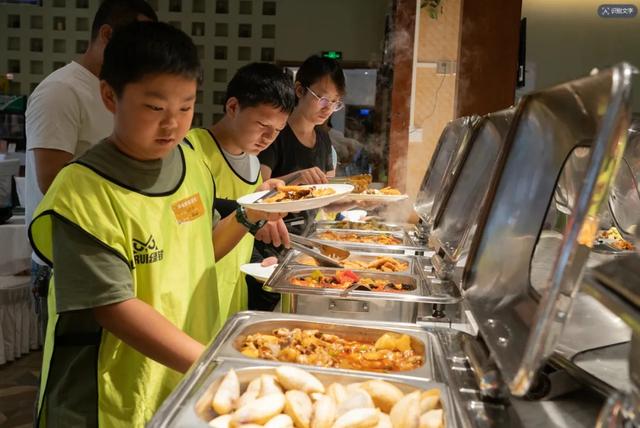 照金第二届观星露营开启招募，抓住暑假的尾巴，解锁微凉夏日