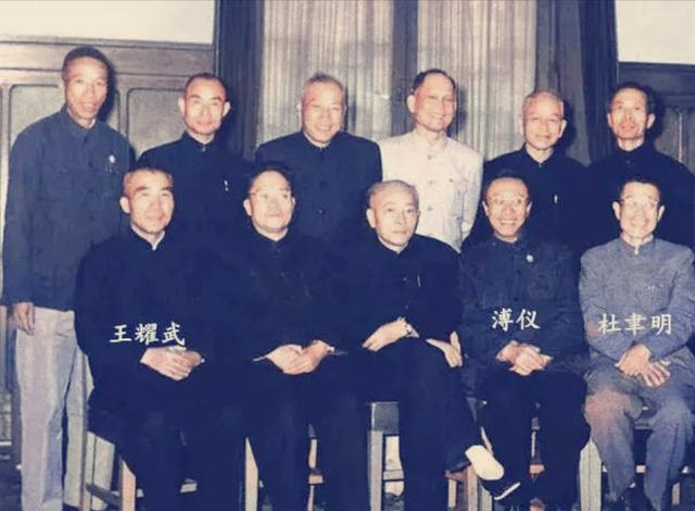 1960年，周总理请王耀武吃饭，陈赓笑道：以后可以称你为同志了