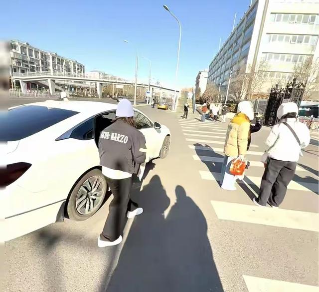 全红婵归队了，变化真大，身高快1米7了吧，留了长发，气场强大！