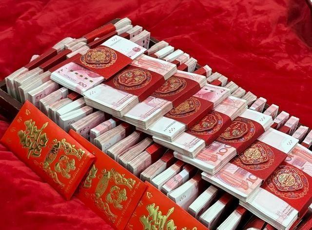 那个新娘估计很难撇清了！跳河新郎的父亲发话了：不办葬礼