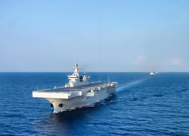 中国上当了？当我们全力打造航母，美国却悄悄将重心移向两栖舰？