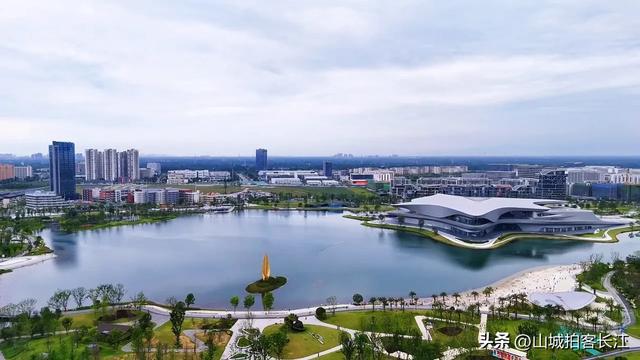 成都人口超160万明星区，动车地铁有轨电车齐全，为何仍被吐槽？