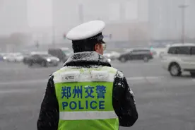春降瑞雪 郑州交警提醒减速慢行图片