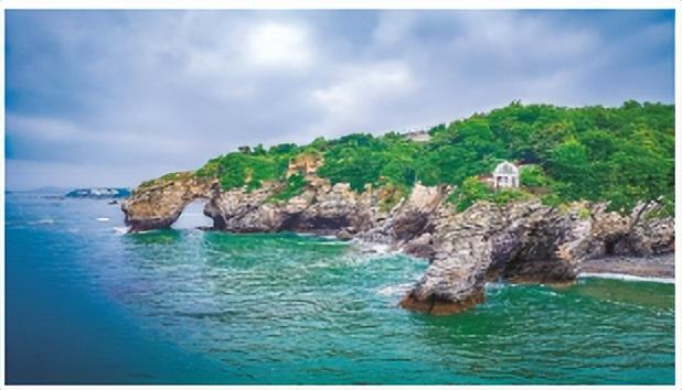 告别夏日“打卡游”今秋大连兴起“海岸慢生活”