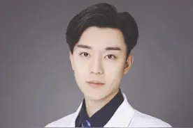 他是最帅医生，17岁上985，25岁博士毕业，颜值太高病人成了粉丝图片