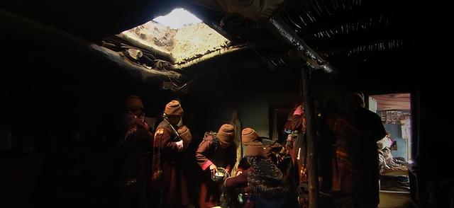 喜马拉雅山神秘的村落，女人成年后，要么嫁给陌生人要么当尼姑