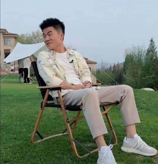 全网最“赚钱”的4位网红，个个赚的盆满钵满，身家过亿收入惊人