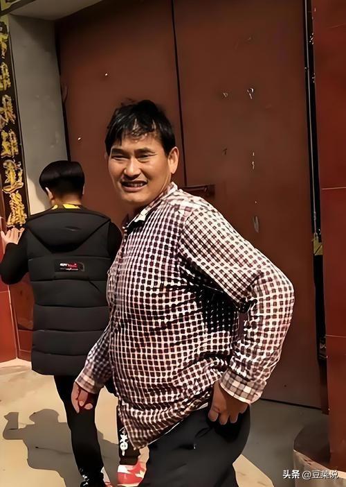 人在做天在看！被传“跳楼身亡”的大衣哥，这次终于不再选择沉默