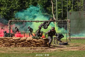 练为战！武警官兵战斗体能训练战味十足图片