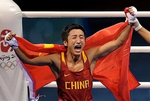 里子面子都没了！赔光2亿后	，妻子深夜亲手撕下邹市明最后的体面