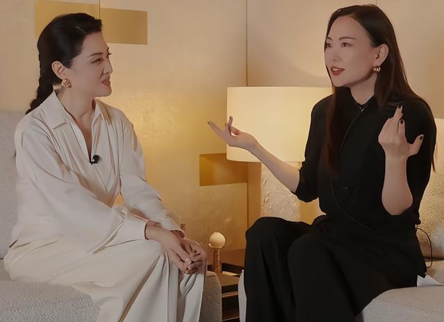 她是“央视一姐”，结婚12年选择离婚，坦然：婚姻给我的尽是痛苦