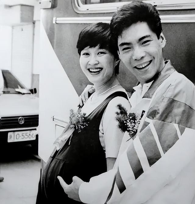 恋爱脑下场是真惨！从春晚主持人到养不起孩子的妇女，她咎由自取