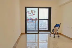 第一批住进保租房的深圳人：1800租到三房两厅，打算续租一辈子图片