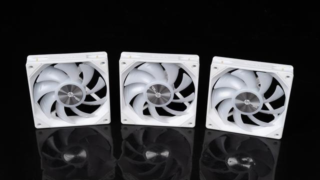银白顶配，98X3D+技嘉B850M雕妹+索泰RTX 5080+6400C28 96GB装机