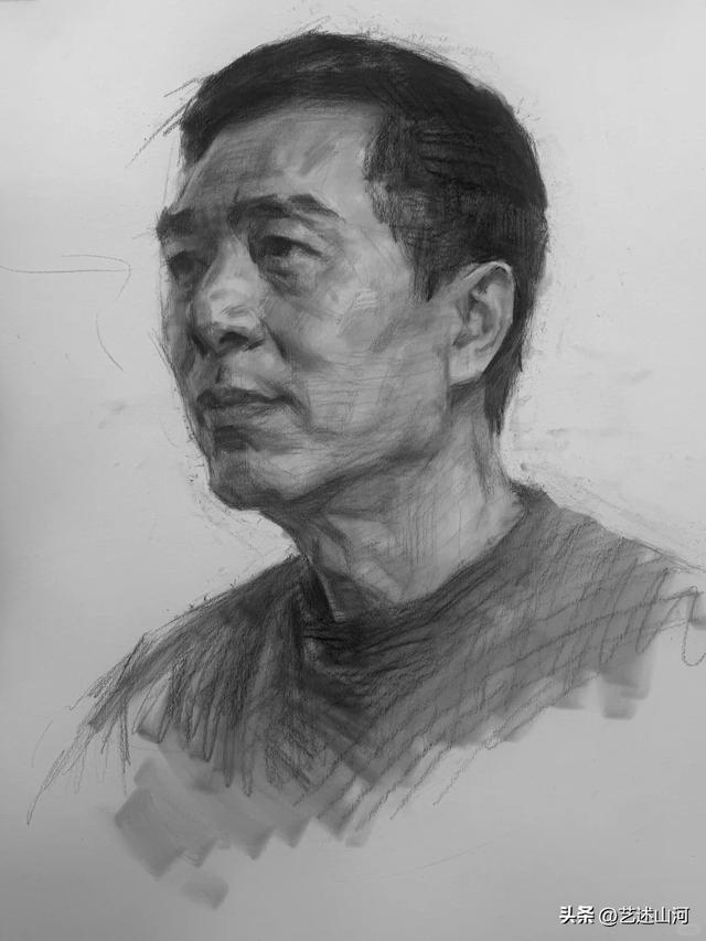 素描头像步骤图，教科书级的美术联考示范，揉擦和深入刻画有技巧