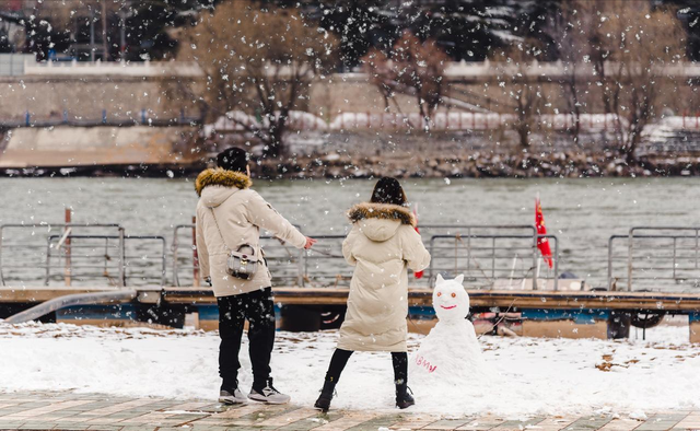 漫步黄河之滨幽静的小路