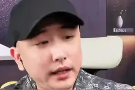 潘云侠直播说：何云伟的传统相声没有瑕疵，他是同龄人中的第一名图片