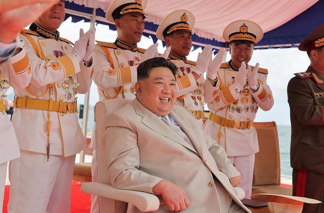 金正恩下令大赦天下，一架朝鲜专机降落北京，敲定中方回访事宜？