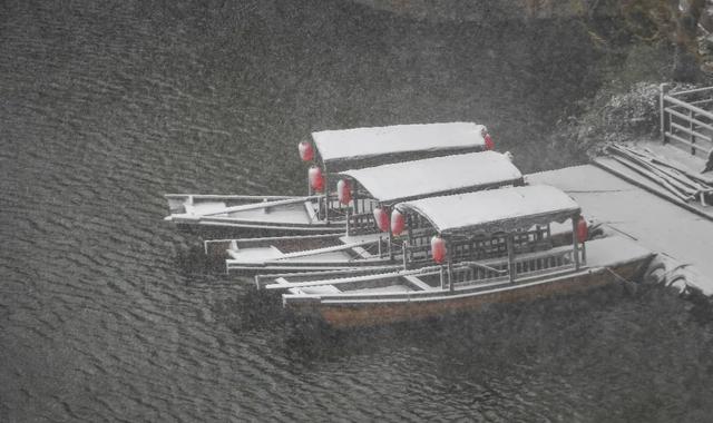 听说初雪，总与想念同来 | 台儿庄的雪已翩跹，你的城市下雪了吗？