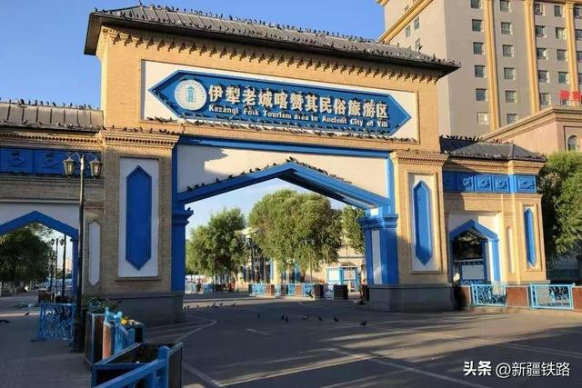 坐火车，邂逅新疆最“蓝”小城