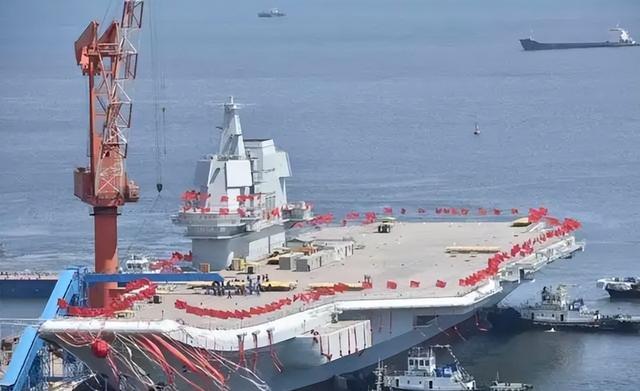 美专家：当美军第一波导弹干掉中国航母或两栖舰后，希望中国退让