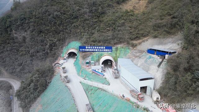 400天攻坚十巫南高速戈边2号隧道左洞顺利贯通 鄂陕渝交通动脉加速