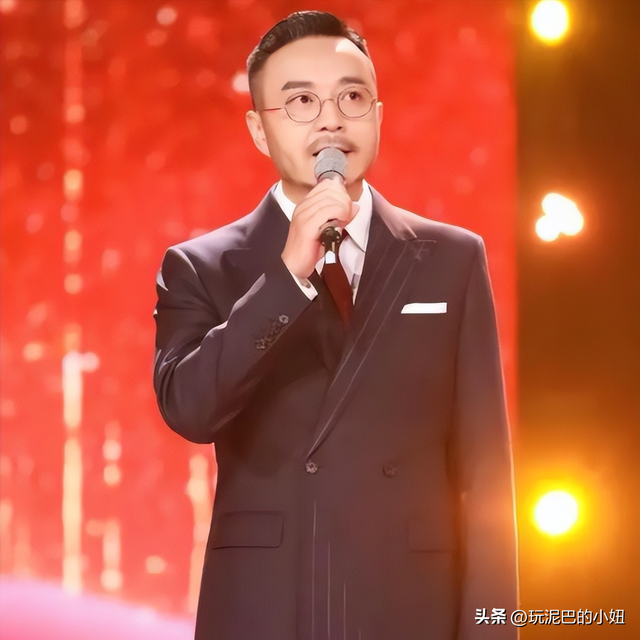 51岁汪涵现状:常年居住在长沙,穿人字拖嚼槟榔,大烟斗不离身