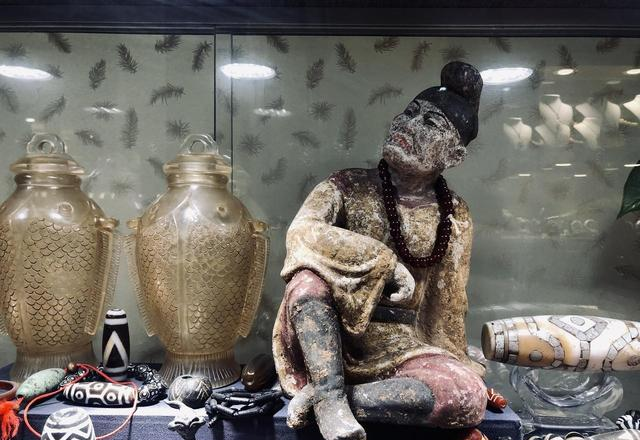 男人到了五六十岁，切忌戴天珠、青金，换成这些才不油腻显沉稳