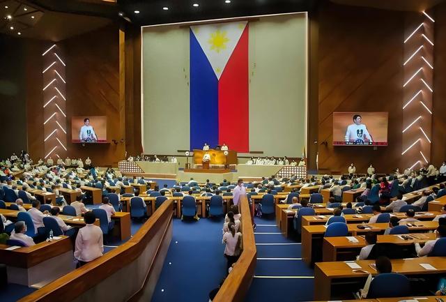 菲总统即将换人？老杜望子成龙，莎拉民调逆袭，不支持率降至16%