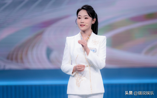 2025央视主持人大赛最大黑马竟是她，年仅22岁，康辉夸个不停！