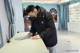 把祝福送到全国各地！冰雪大世界主题邮局日发数百张“专属邮戳”明信片图片