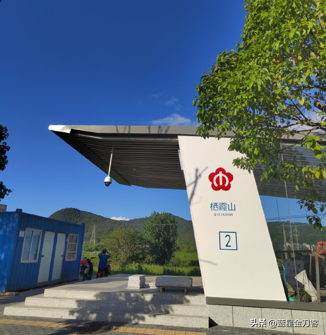 栖霞山下五重门，各有各的守护神