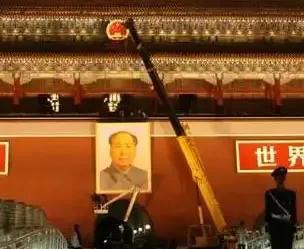 天安门悬挂的为啥不是毛主席的照片,反倒是要挂主席的画像?