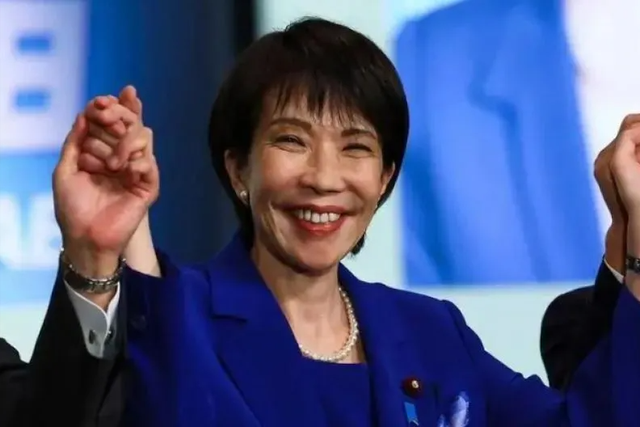 硬抗中国29天	，一纸控告书让高市老实，“短命首相”进入倒计时？