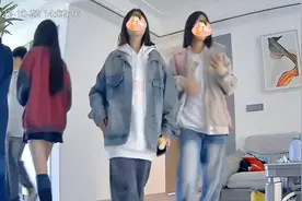 一男生带多位女同学回家共进吃饭，妈妈神情复杂：难辨未来儿媳图片