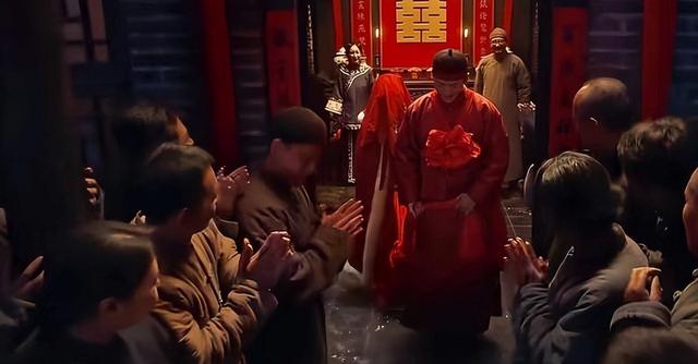 《生万物》：父子共染一女，撕开体面后，才懂银子不过是泄欲工具