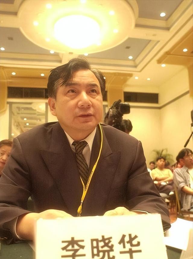 京A88888的车主是谁？多国首脑在他的车上签名，一辆车价值2个亿