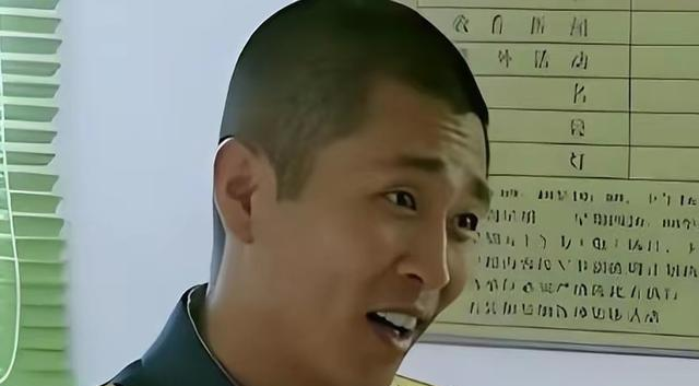 原来他已经去世8年，45岁就英年早逝，王宝强张译在他葬礼上痛哭